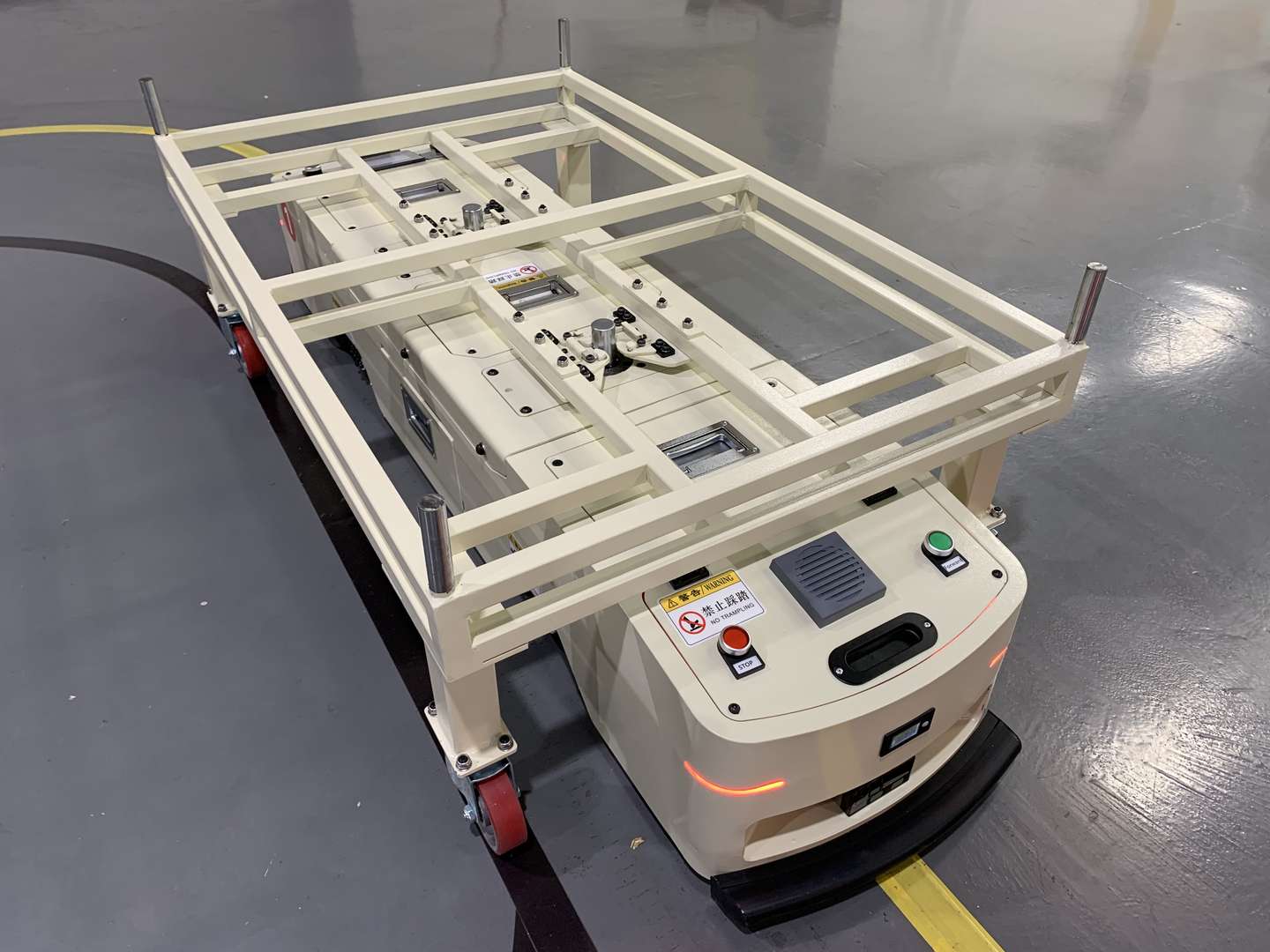 亿控智能|潜伏式AGV差速驱动与舵轮驱动技术解析与应用对比